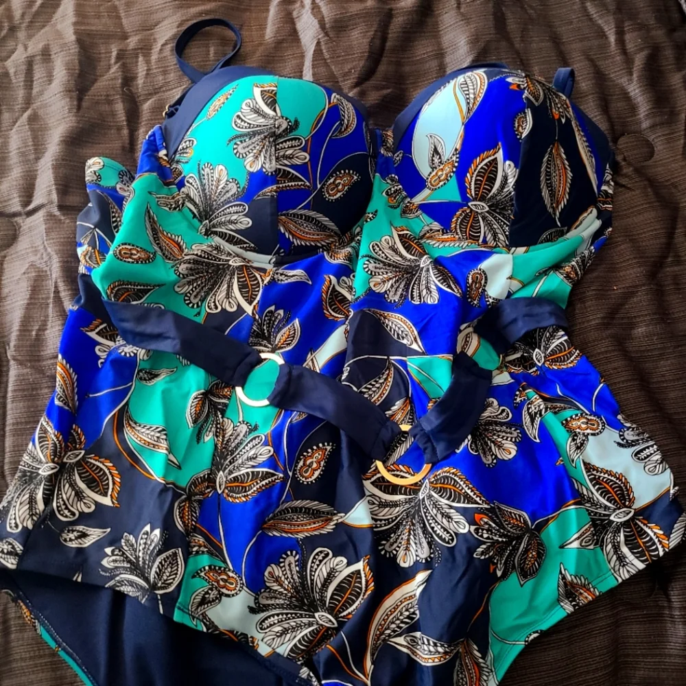 Plus size one piece bathing suit - Picture 1 of 3